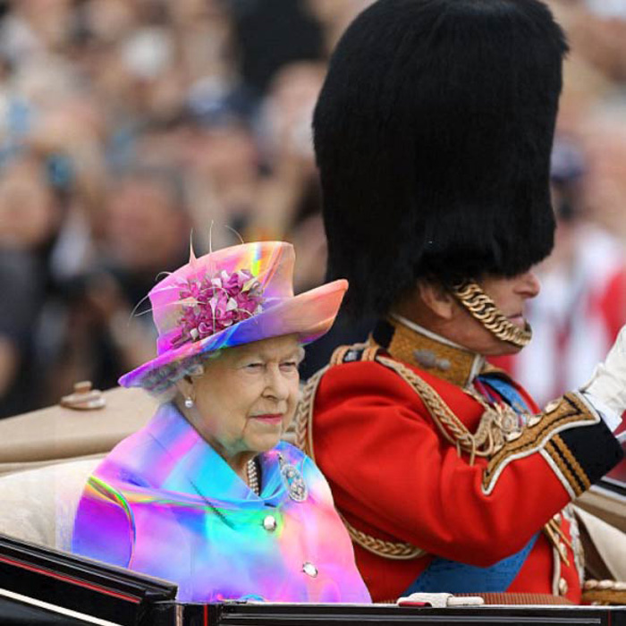 Queen-Elizabeth-Wears-Green-Internet-Goes-Crazy