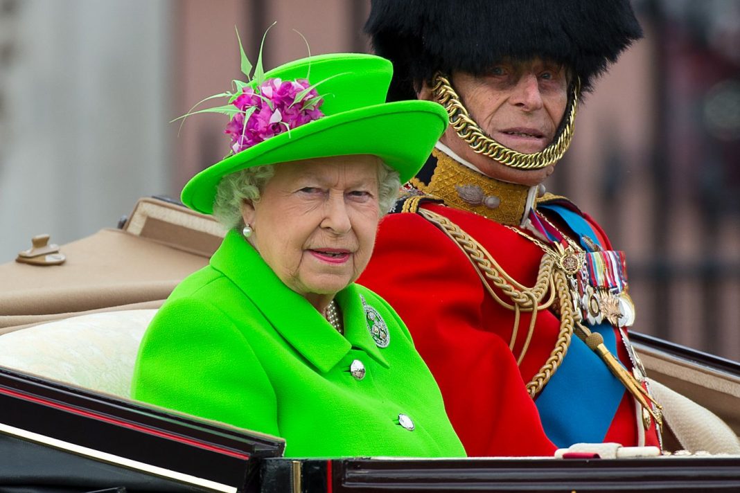 WHEN THE QUEEN WEARS GREEN, THE GOES INSANE The Howler Monkey